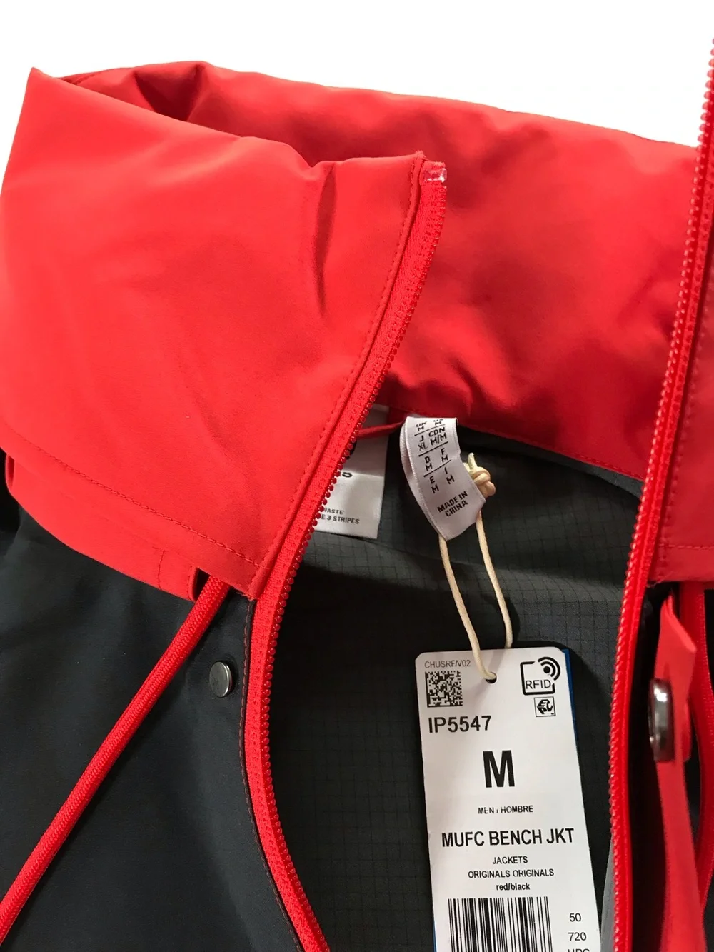 Adidas  Mens MUFC Jacket/Raincoat Size Medium Red/Black Hoodie